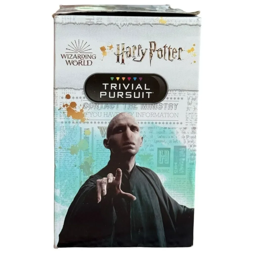 Hasbro Gaming Trivial Pursuit Wizarding World Harry Potter Trivia Card Game.
